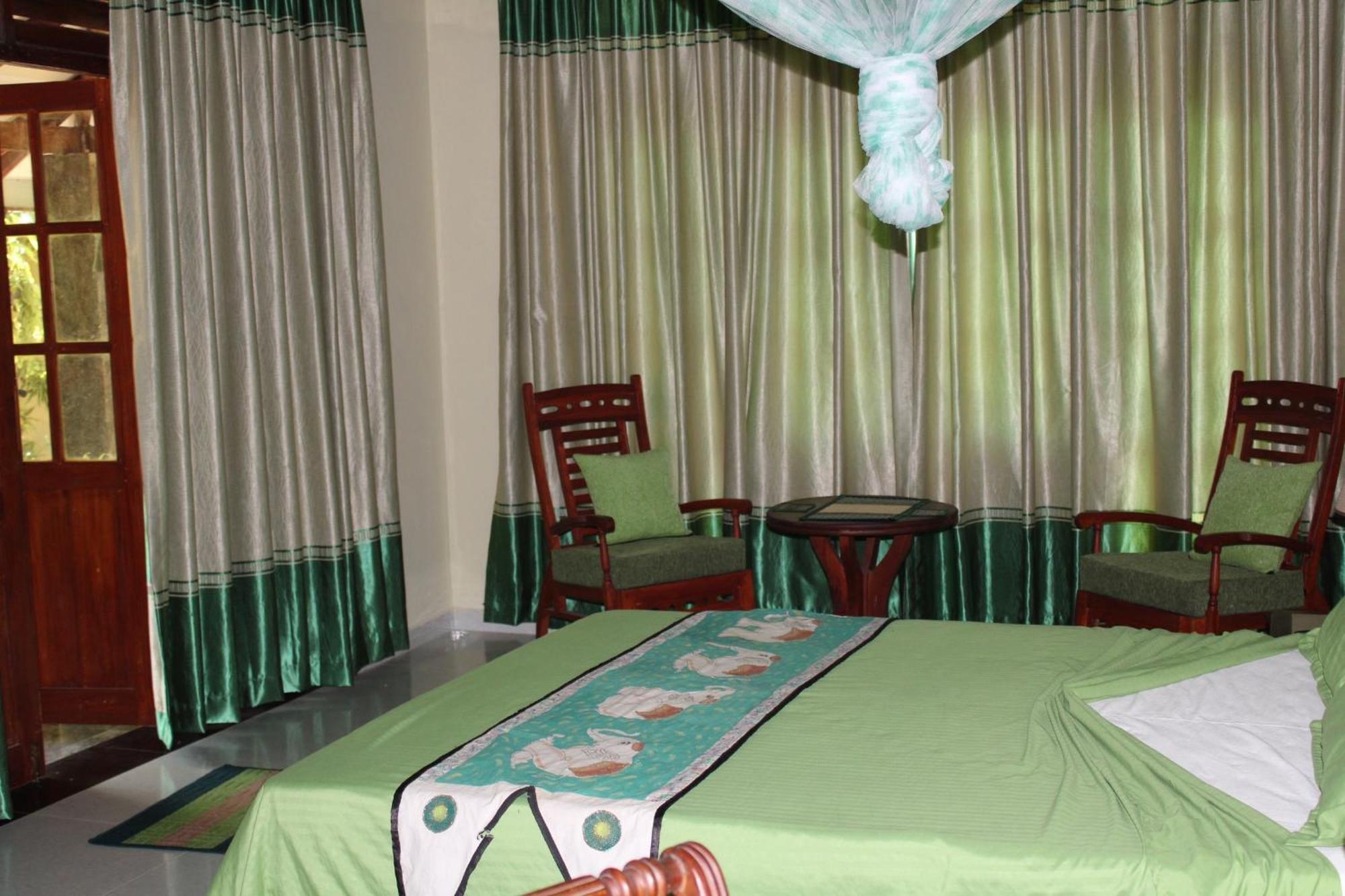 Raj Mahal Inn Wadduwa Exterior foto